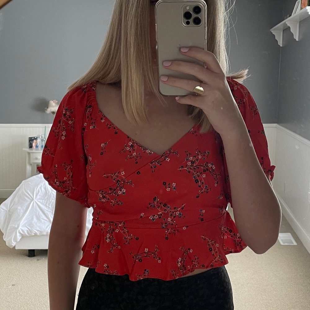 Red patterned top - Picture 2 of 2